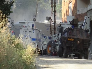 Çatışmanın arasında kalan bir kişi vuruldu