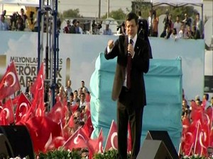Davutoğlu: Bunları baraj altında bırakın, AKP'yi iktidar yapın