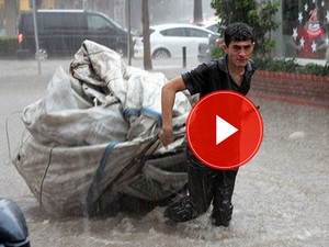 Adana'da yağmur hayatı felç etti