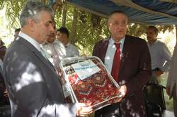 ŞEN DEN KİLİM DOKUYAN KIZLARA SAHİP ÇIKIN ÇAĞRISI