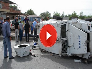 Zırhlı araç kaza yaptı 1'i ağır, 3 polis yaralı