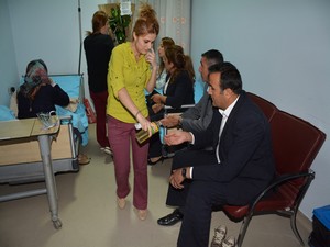Eş başkanlar yatan hastaları ziyaret etti
