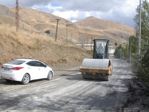 Otluca köy yolunda çalışma başlatıldı