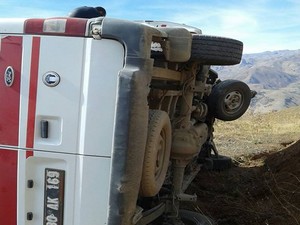 Göreve giden ambulans kaza yaptı 2 yaralı
