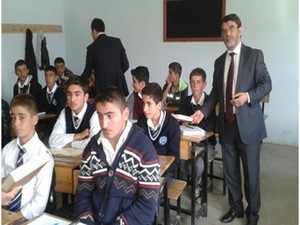 Müftü Geylani: Öğrencileri Kur'an-ı kerim dağıttı