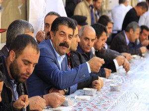 Hakkari Vedaş 500 kişiye aşure dağıttı