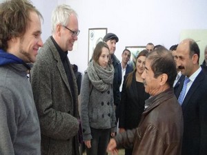 Irmak ve Akdoğan oylarını kullandı halkla kucaklaştı