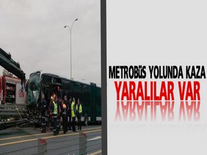 Şirinevler'de metrobüs yolunda kaza; yaralılar var