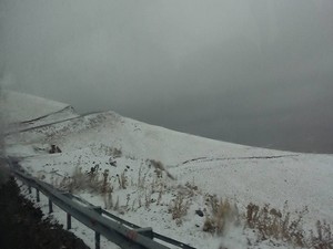 Van Güzeldere geçidine yılın ilk karı düştü