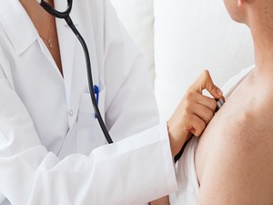 Büyük göğüsler solunum yollarını etkiliyor
