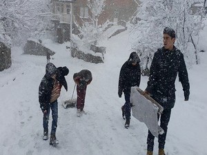 Kar yağışı en çok çocukları sevindirdi