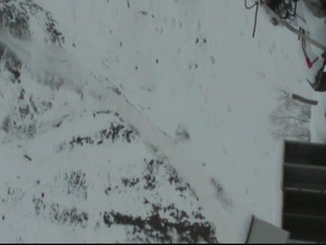 Karayoluna çığ düştü