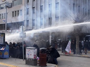 Van'da polis müdahalesi 20 gözaltı