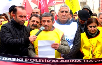 Hakkari'li Emekçiler bir günlük iş bıraktı