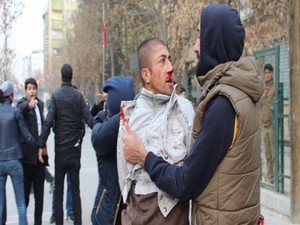 HDP’li vekillerin de bulunduğu eylemde polis silah kullandı