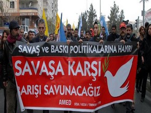 Sendikalar barış için iş bıraktı