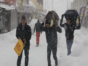 PTT kargo çalışanlarının doğa ile mücadelesi