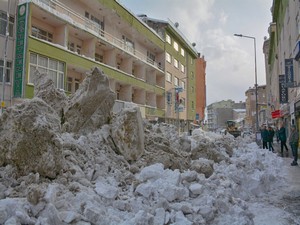 -Hakkari’de 6 Bin Ton Kar Temizlendi