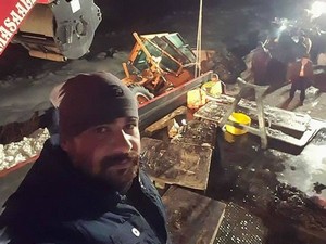 Hakkari'de bir iş mlakinesi devrildi