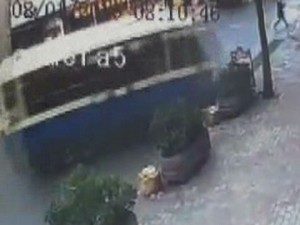 Sarıyer'deki minibüs kazası kamerada