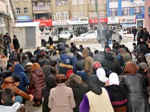 Akdoğan'dan hükümete sert tepki