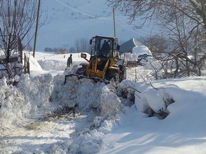 Hakkari'de 7 köy, 17 mezra yolu kapandı