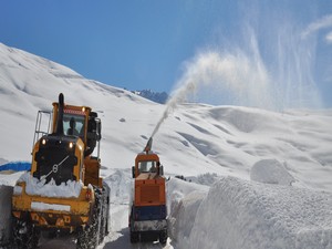 Köylerdeki karla mücadele sürüyor