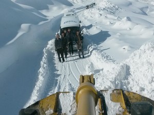 Mahsur kalan yolcular kurtarıldı