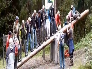 Yaşlıların tahterevalli eğlencesi kötü bitti