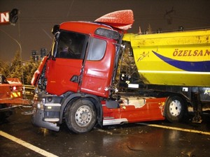 Buzlanma Nedeniyle TEM Karıştı: 11 Araç Birbirine Girdi