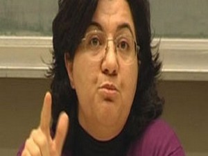 Emine Ayna siyasetten çekildi