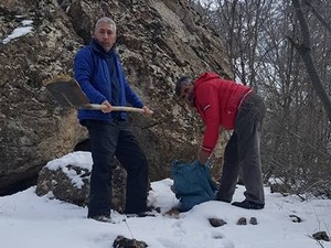 Hakkari'de keklikler için doğaya yem bırakıldı