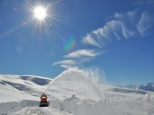 Hakkari'de yüzlerce köy yolu ulaşıma açıldı