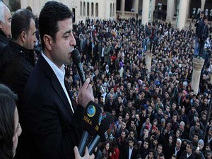 Demirtaş: Kurbanlık koyun değiliz, halkımız mesajımızı beklesin