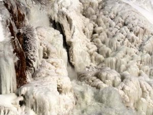 Van’ın Muradiye şelalesi dondu