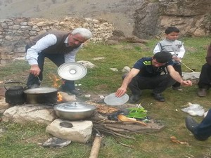 Çukurca Şeyh İsmail türbesine ziyaretçi akını