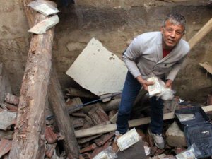 Parası başına yıldı