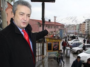 Hakkari'deki STK'lardan pankartlı taşınma tepkisi