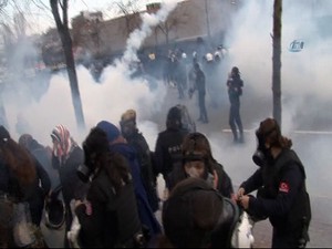 Zaman Gazetesi' önünde gerginlik