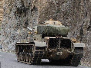 Yüksekova'ya tank sevkiyatı yapıldı