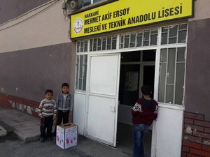 Gençlik merkezinden köy okullarına anlamlı yardım