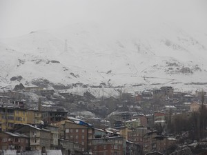 Hakkari Mart’ta ikinci kar sürprizi yaşadı