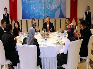 Vali Canbolat şehit aileleriyle yemekte bir araya geldi