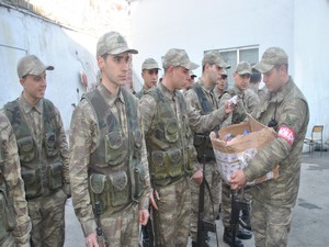 Çilimli’den güvenlik güçlerine fındık gönderildi