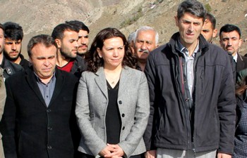 Yüksekova yürüyüşü güvenlik engeline takıldı