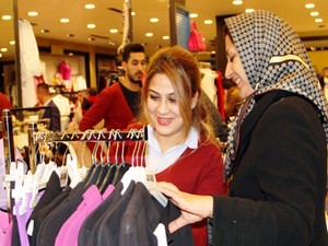 İran'lılar Newroz tatili için Van'a geldi