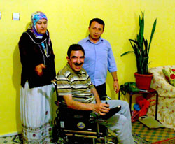 ENGELLİLERE AKÜLÜ SANDALYE DAĞITIMI