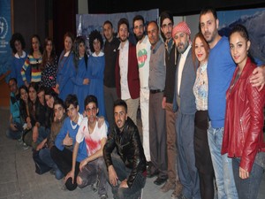 Hakkari tiyatro topluluğu sevindirdi