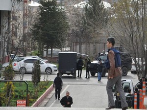 Polis noktasına el bombalı ve silahlı saldırı