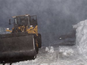 Nisan ayında karla mücadele